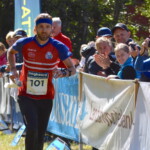 Gustav Bergman stornjöt på den 25 kilometer långa banan som mestadels gick på nykarterade 52 kvadratkilometer i fjällnära skog. Ett femte SM-guld på ultralång distans för OK Ravinen-orienteraren som drog ifrån det 68 man starka startfältet, sprang ensam större delen av banan, och hade en segermarginal på 6:21.