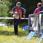 Gustav Bergman stornjöt på den 25 kilometer långa banan som mestadels gick på nykarterade 52 kvadratkilometer i fjällnära skog. Ett femte SM-guld på ultralång distans för OK Ravinen-orienteraren som drog ifrån det 68 man starka startfältet, sprang ensam större delen av banan, och hade en segermarginal på 6:21.